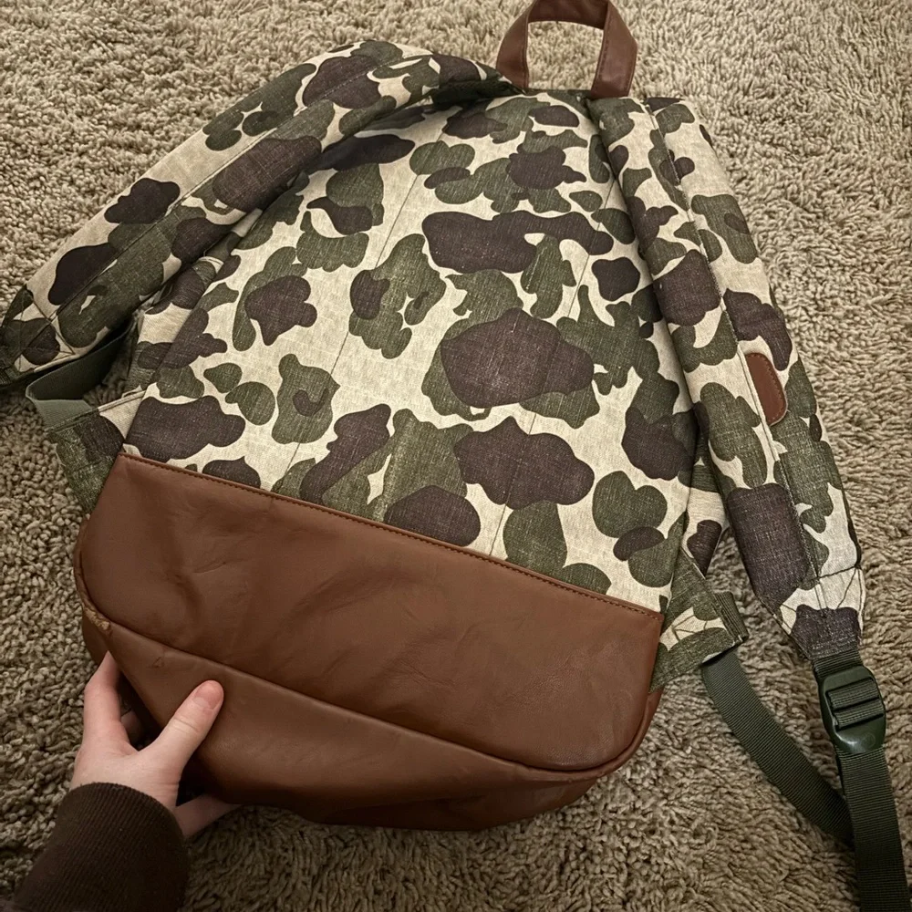 Backpack - Picture 3 of 5